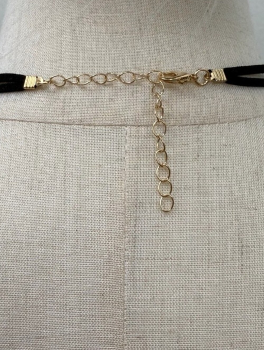 Minimalist Black Triangle Pendant Choker Necklace - Picture 5 of 7